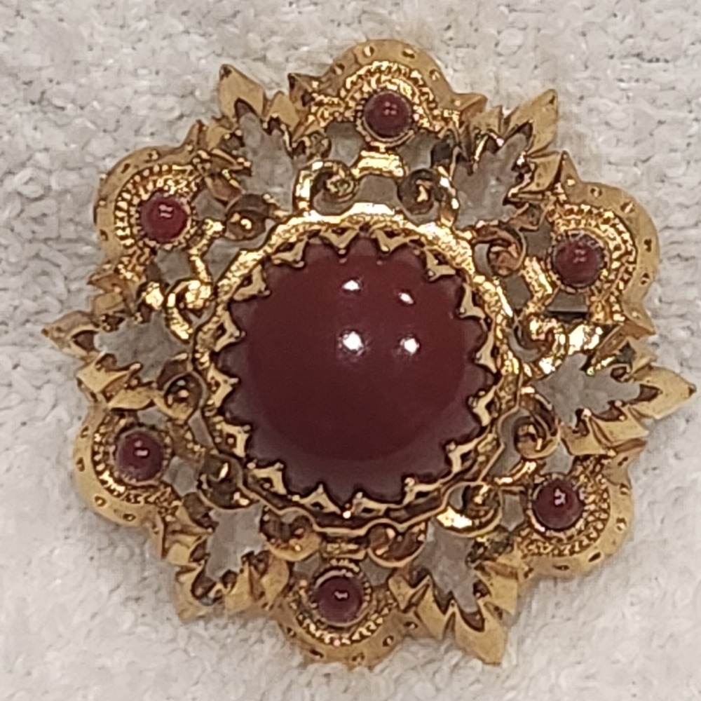 Vintage Lisner Gold Tone Oxblood Red Cabochon Domed Floral Brooch Pin